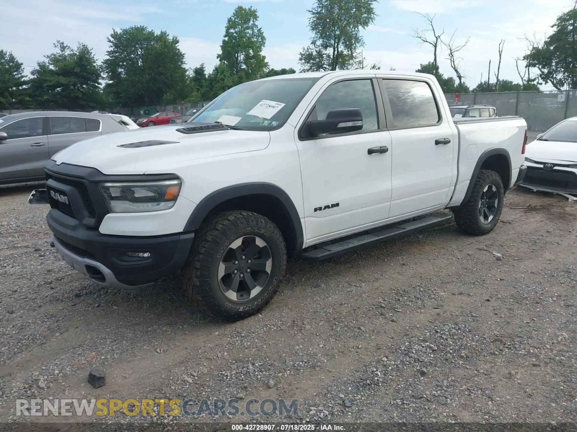 2 fotografías del automóvil dañado 1C6SRFLTXNN199129 RAM 1500 2022