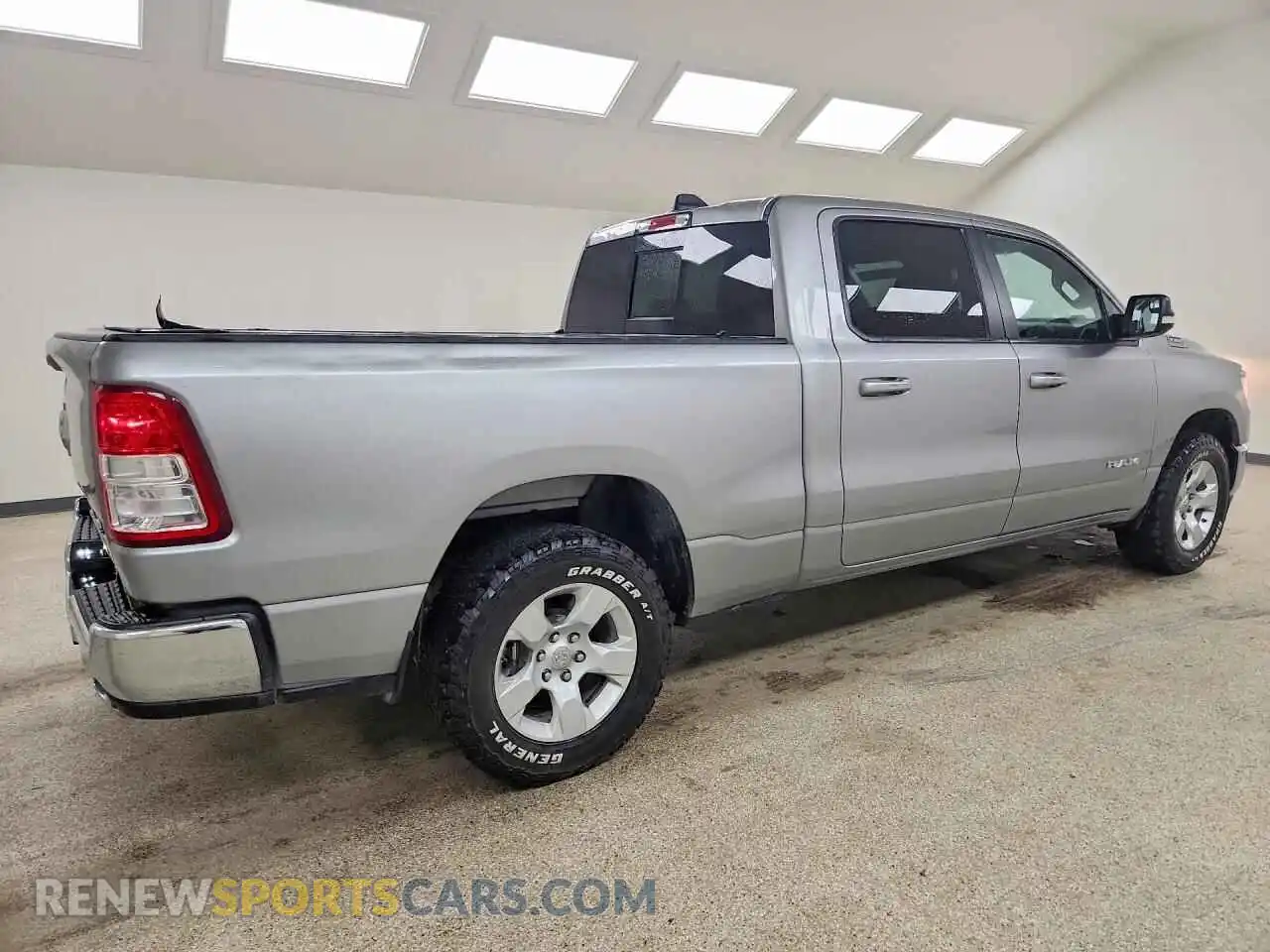 3 Photograph of a damaged car 1C6SRFMT1NN305398 RAM 1500 2022