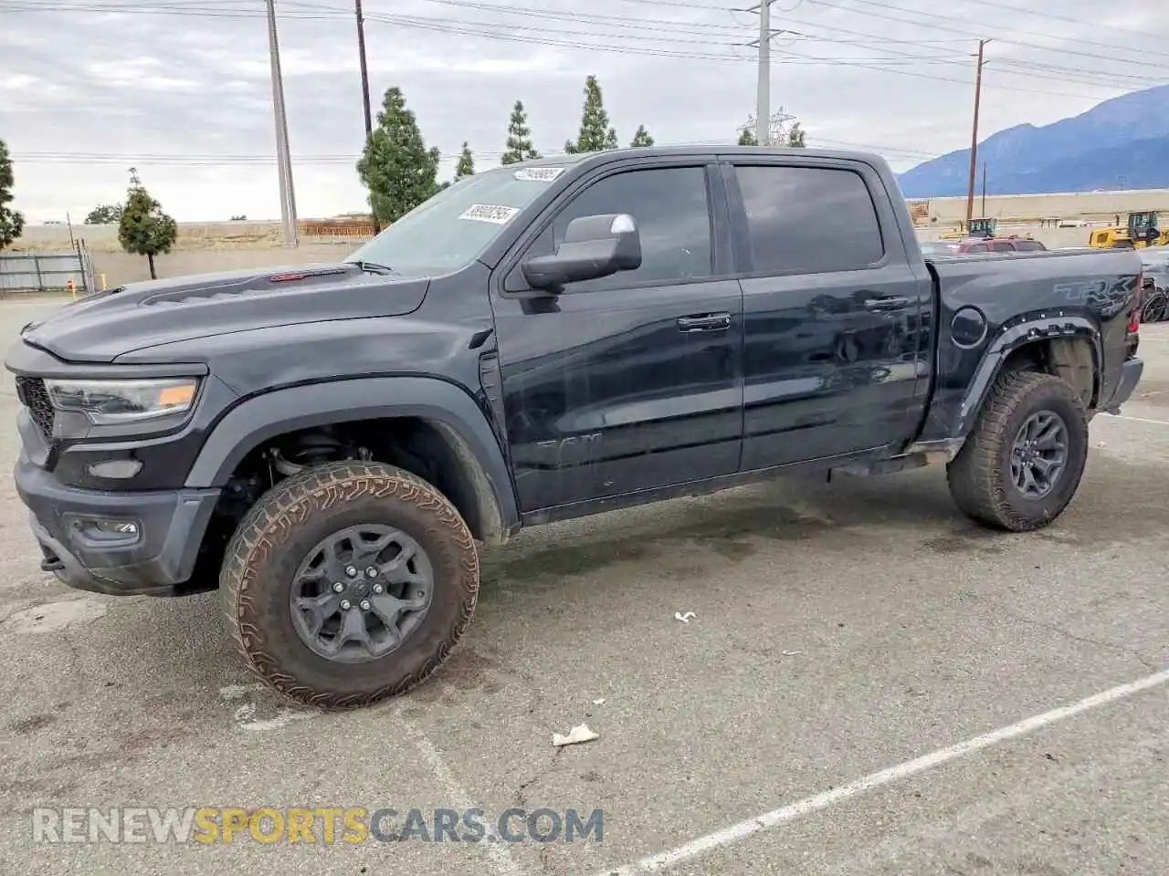 1 Photograph of a damaged car 1C6SRFU91NN424573 RAM 1500 2022