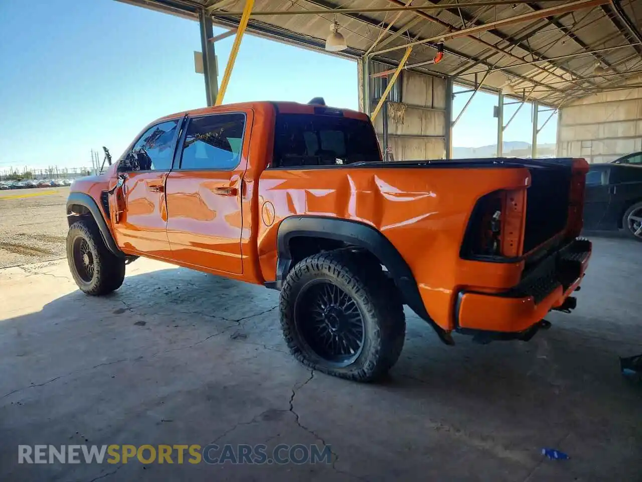 2 fotografías del automóvil dañado 1C6SRFU96NN148679 RAM 1500 2022