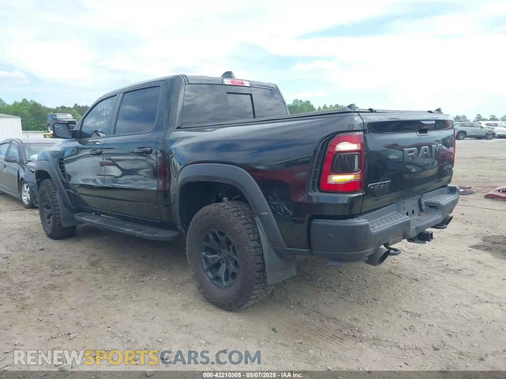 3 Photograph of a damaged car 1C6SRFU97NN112337 RAM 1500 2022