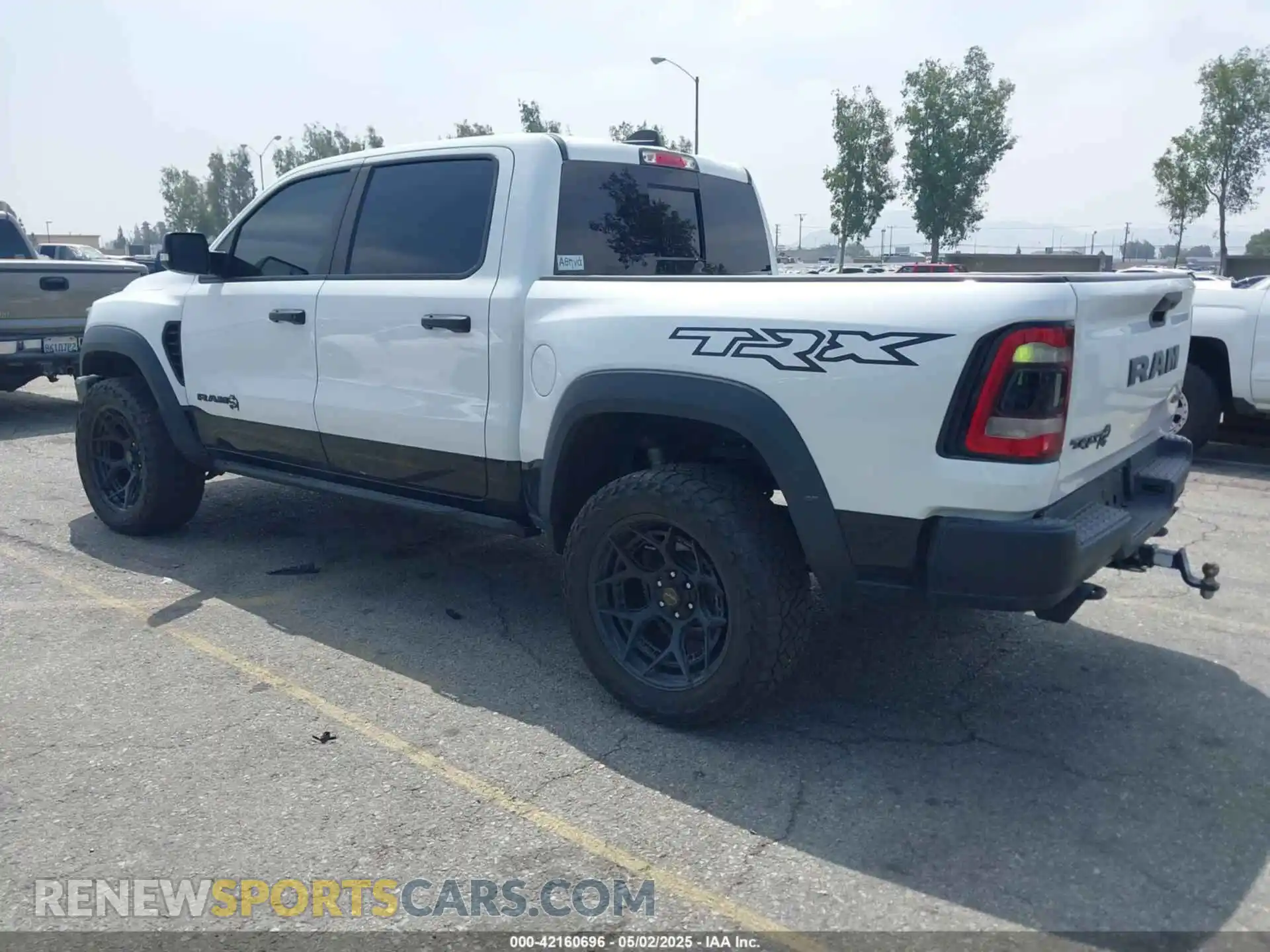 3 fotografías del automóvil dañado 1C6SRFU97NN168472 RAM 1500 2022