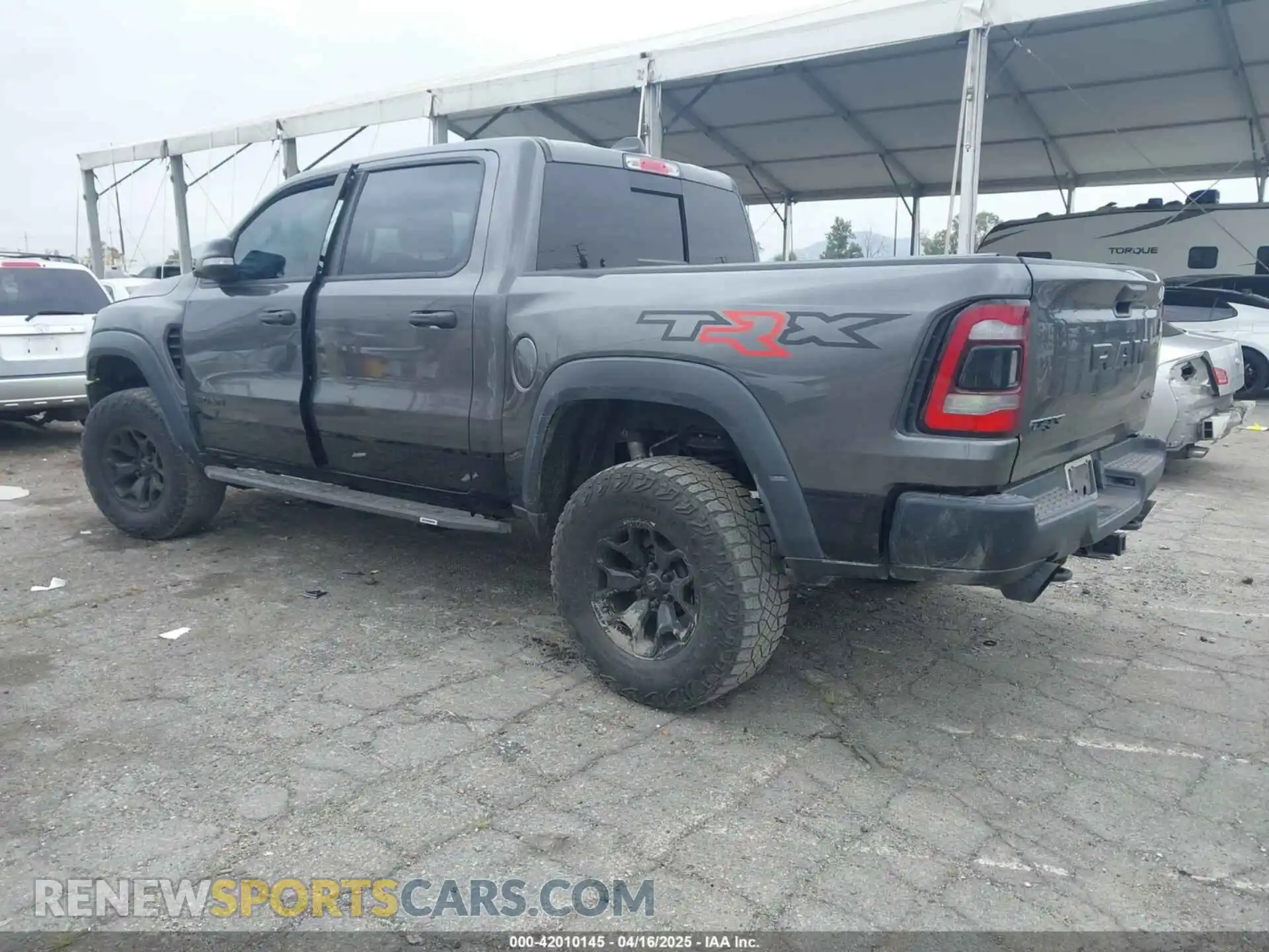 3 Photograph of a damaged car 1C6SRFU98NN334983 RAM 1500 2022