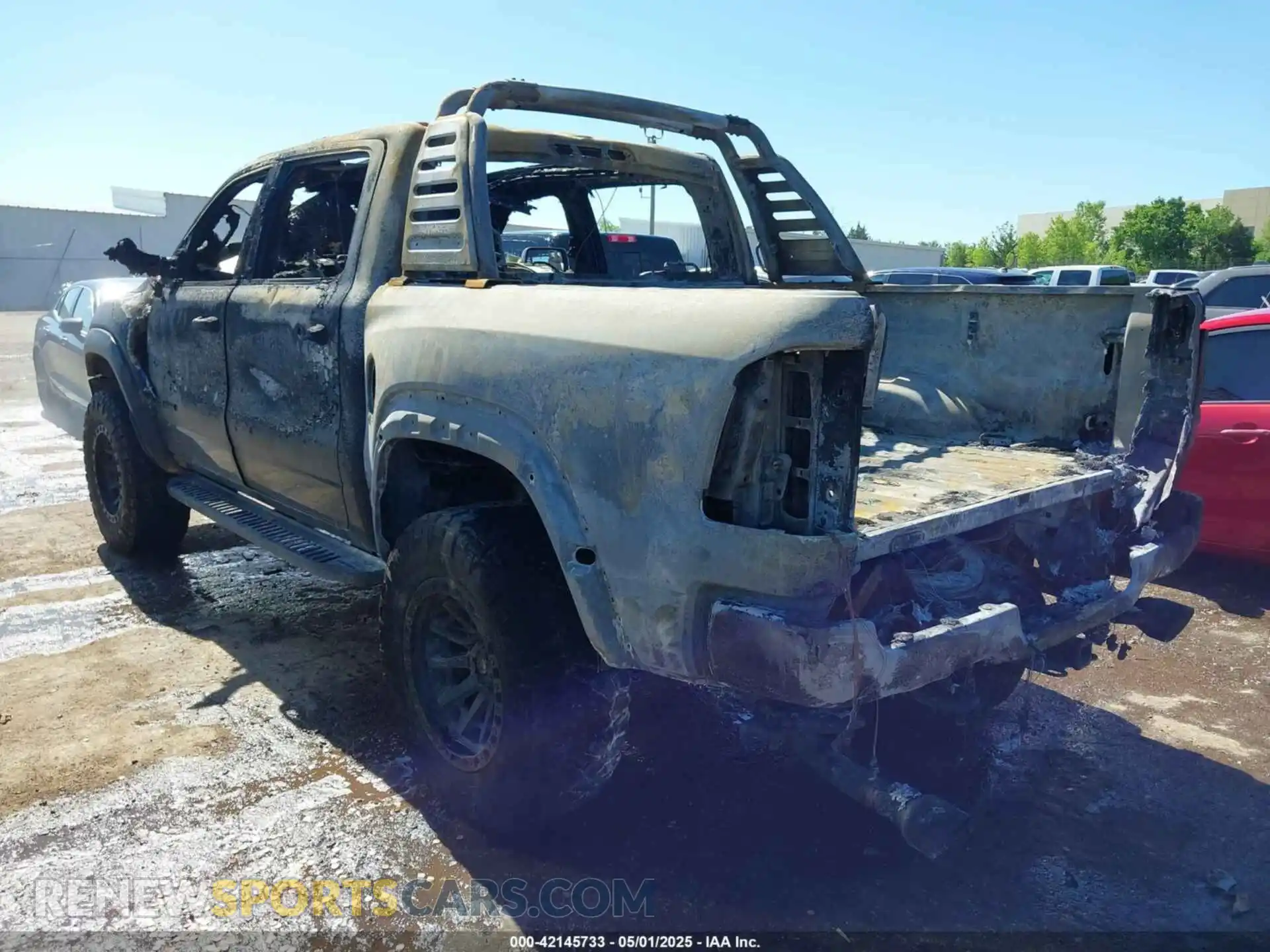 3 Photograph of a damaged car 1C6SRFU99NN151639 RAM 1500 2022