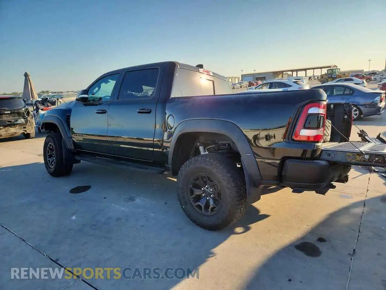 2 fotografías del automóvil dañado 1C6SRFU99NN193387 RAM 1500 2022