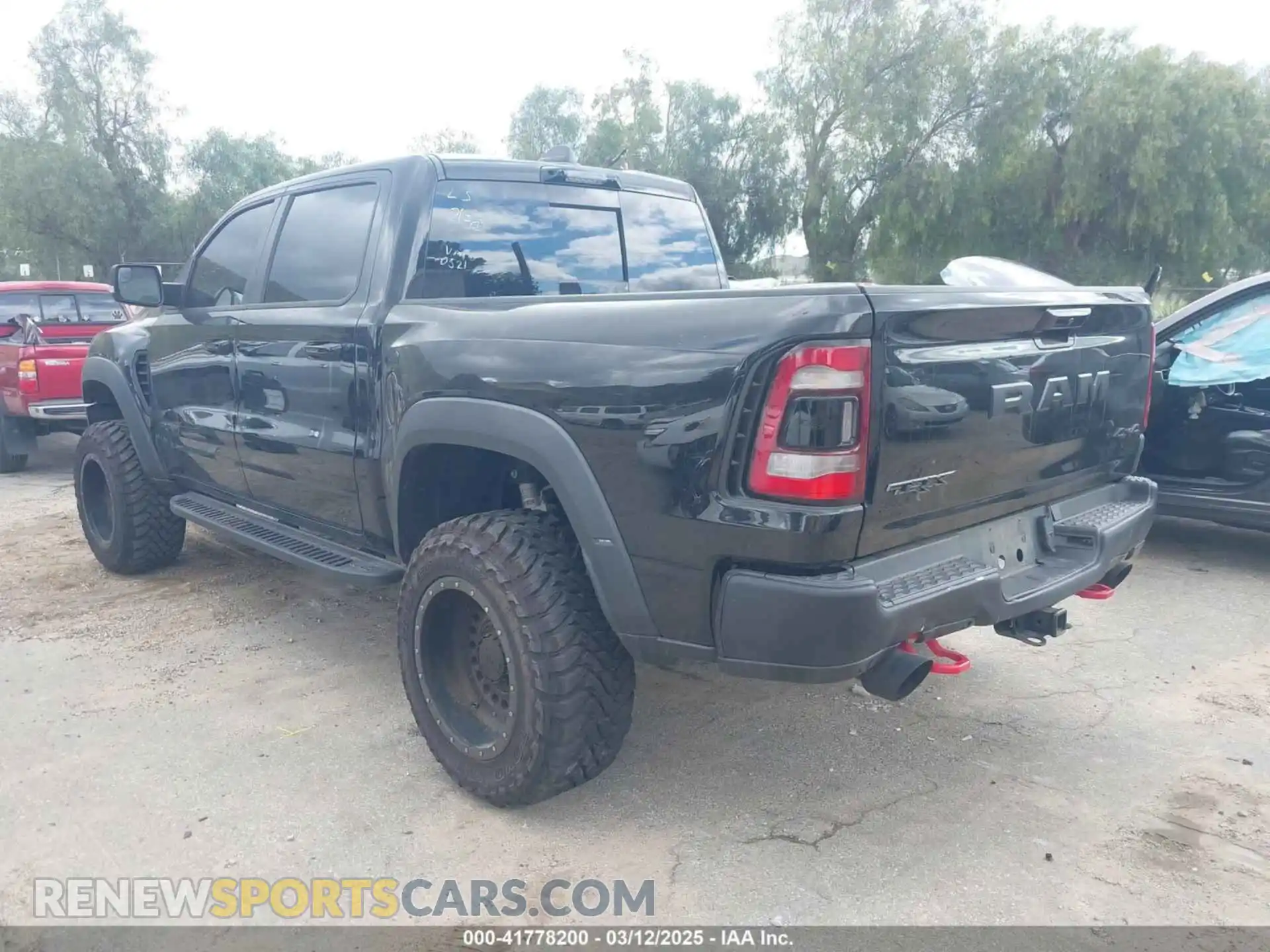 3 Photograph of a damaged car 1C6SRFU99NN230521 RAM 1500 2022