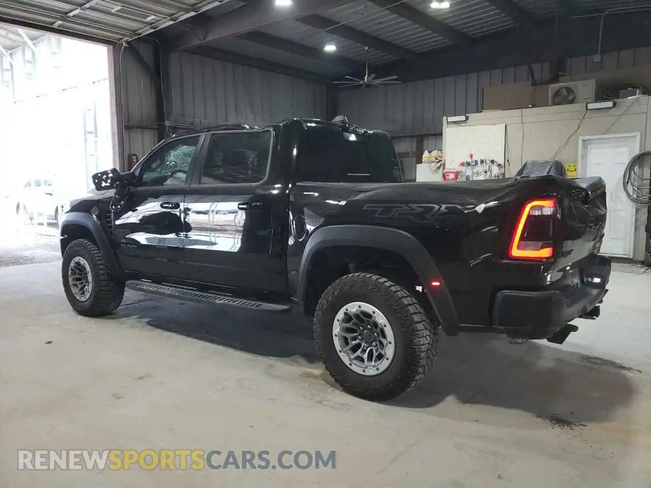 2 Photograph of a damaged car 1C6SRFU99NN320249 RAM 1500 2022