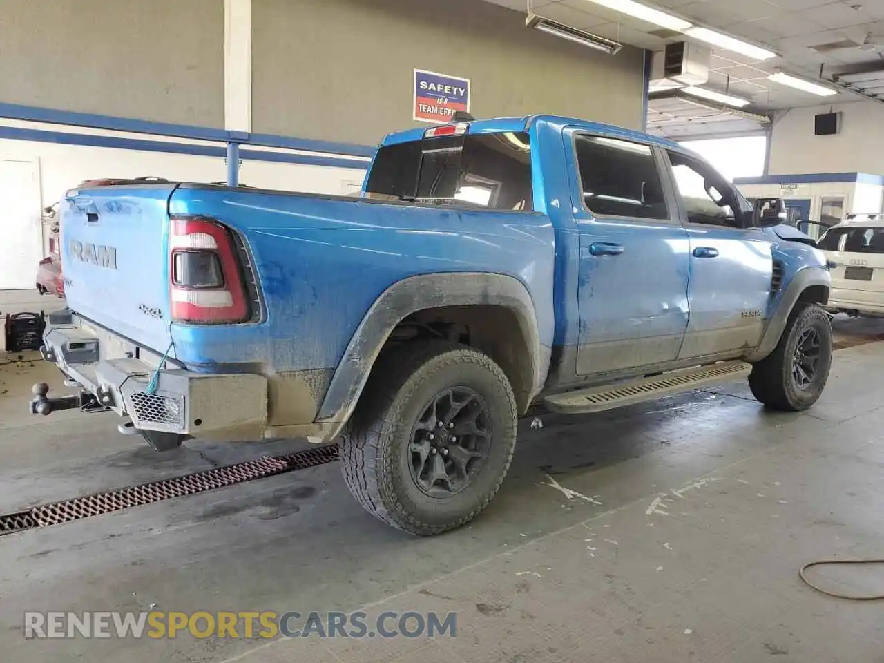 3 Photograph of a damaged car 1C6SRFU9XNN319062 RAM 1500 2022