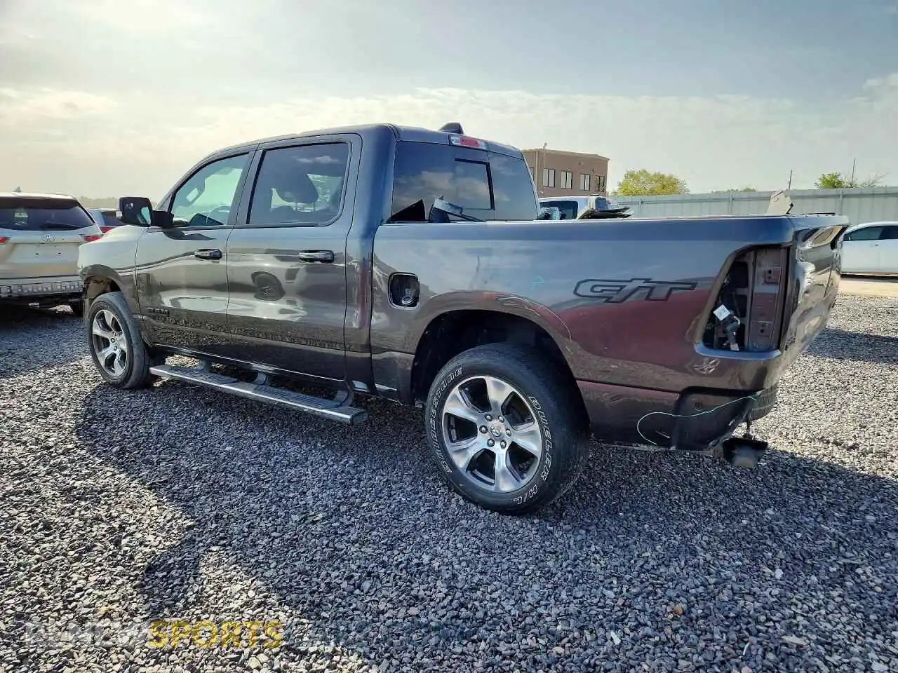 2 fotografías del automóvil dañado 1C6SRFVT8NN432759 RAM 1500 2022