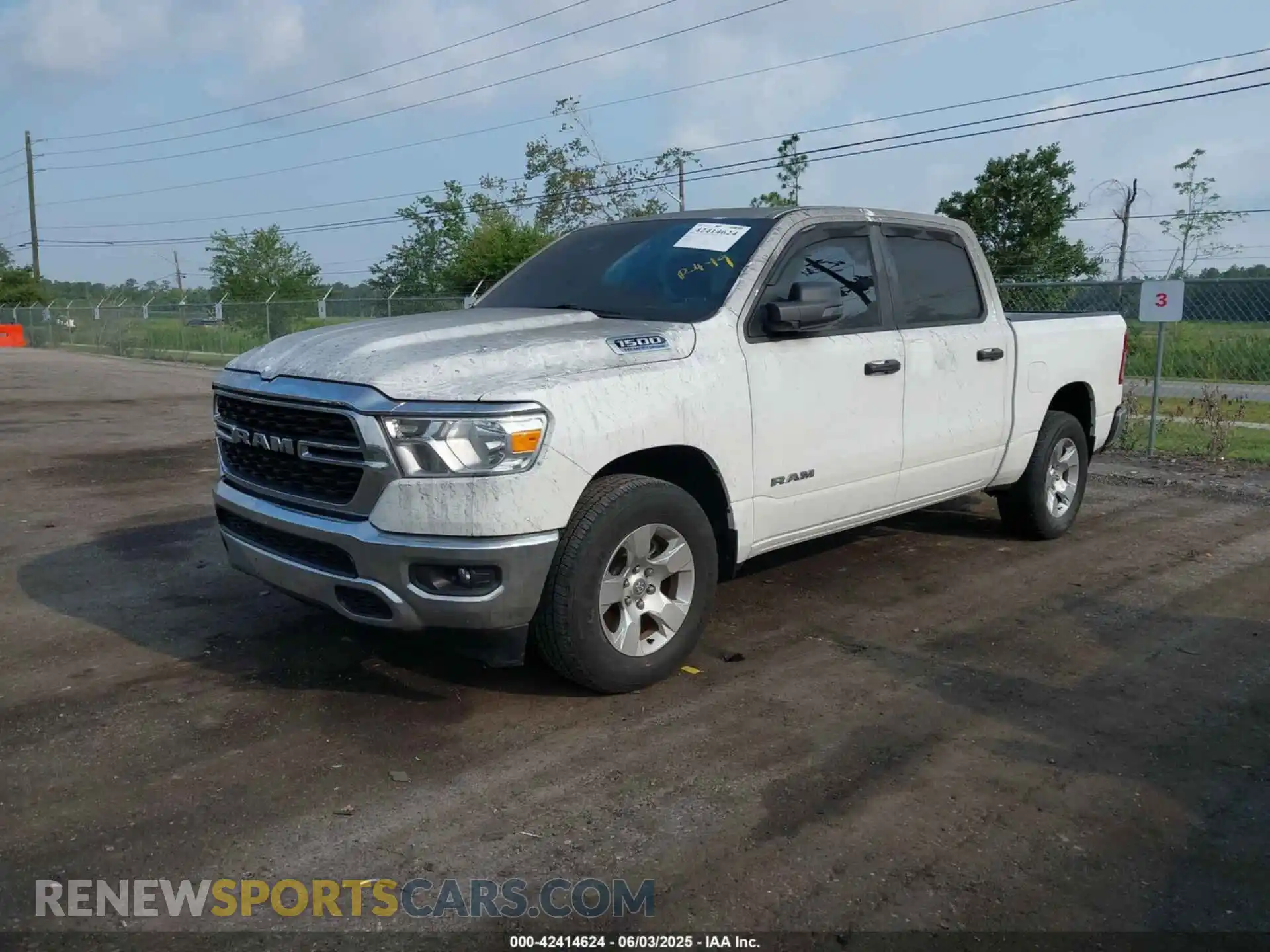 2 fotografías del automóvil dañado 1C6RREFT8PN640781 RAM 1500 2023