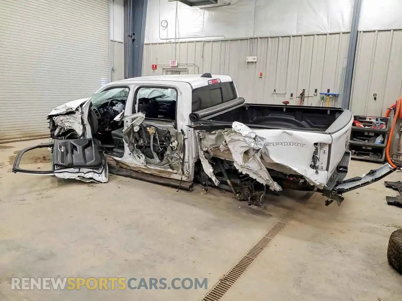 2 Photograph of a damaged car 1C6RRFFG5PN656932 RAM 1500 2023
