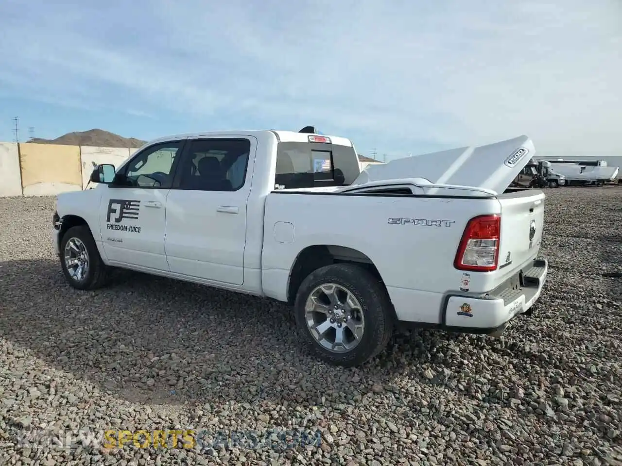 2 fotografías del automóvil dañado 1C6SRFFT5PN699164 RAM 1500 2023