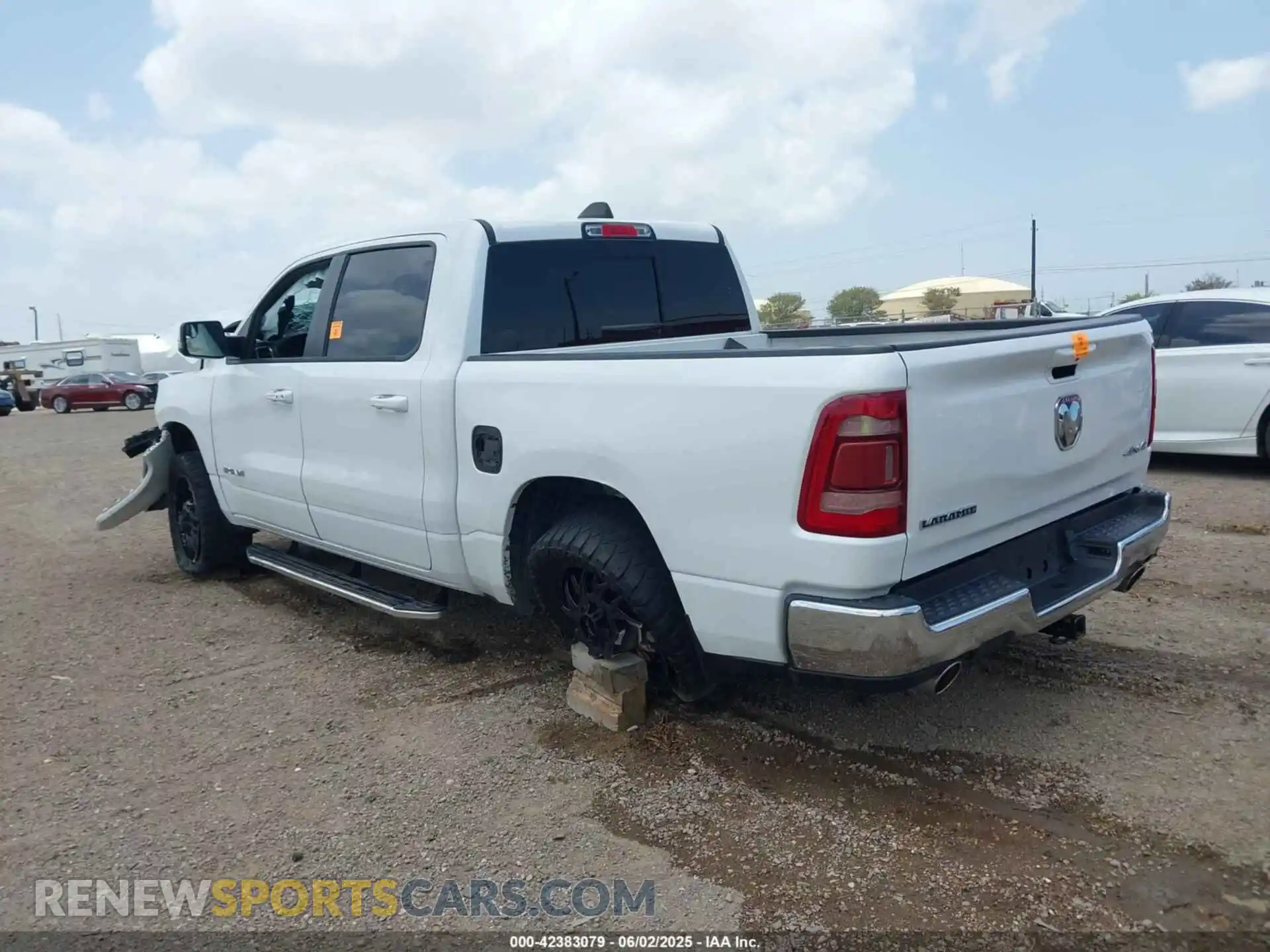 3 Photograph of a damaged car 1C6SRFJT3PN582111 RAM 1500 2023