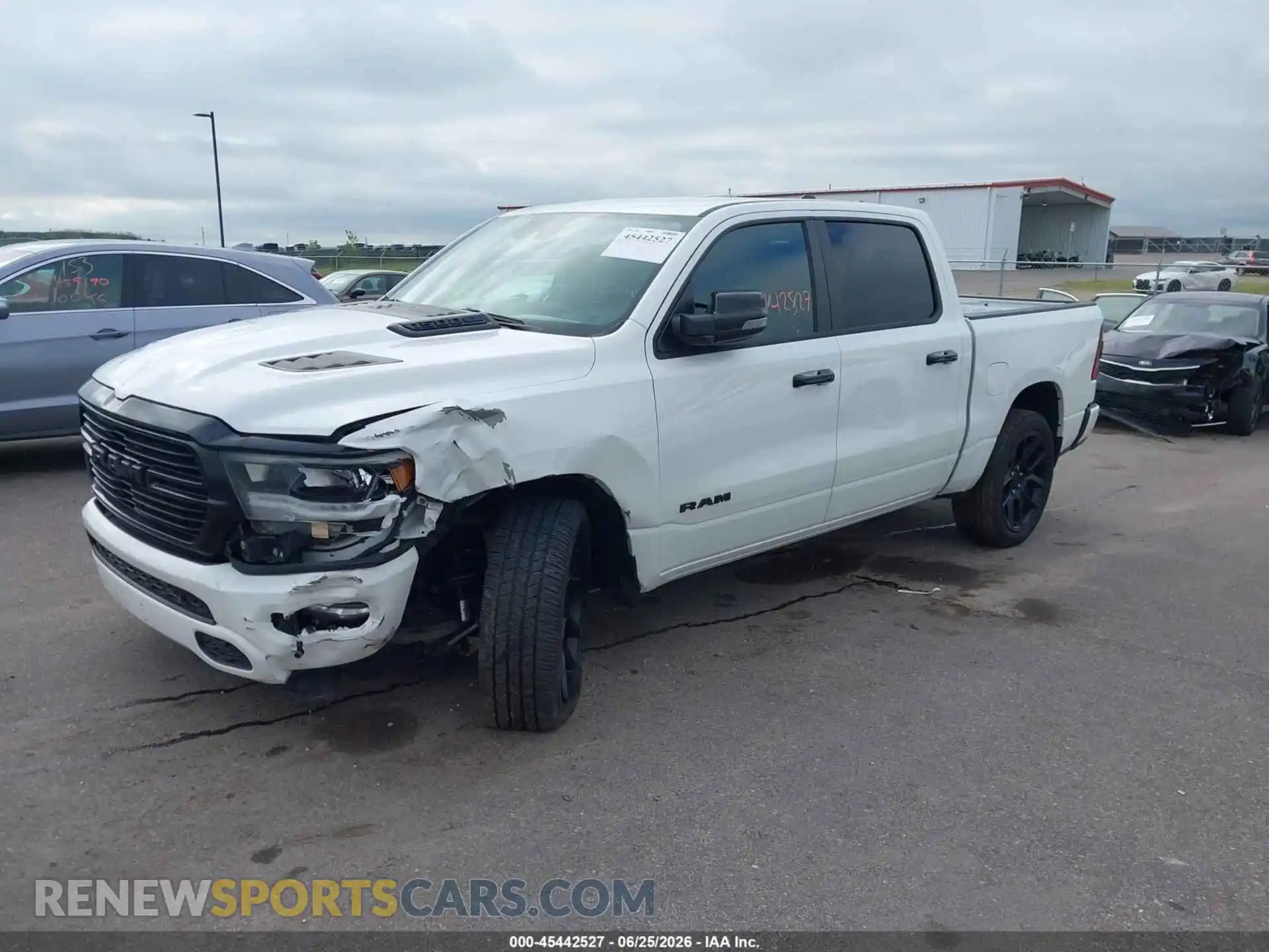 2 fotografías del automóvil dañado 1C6SRFJT6PN622147 RAM 1500 2023