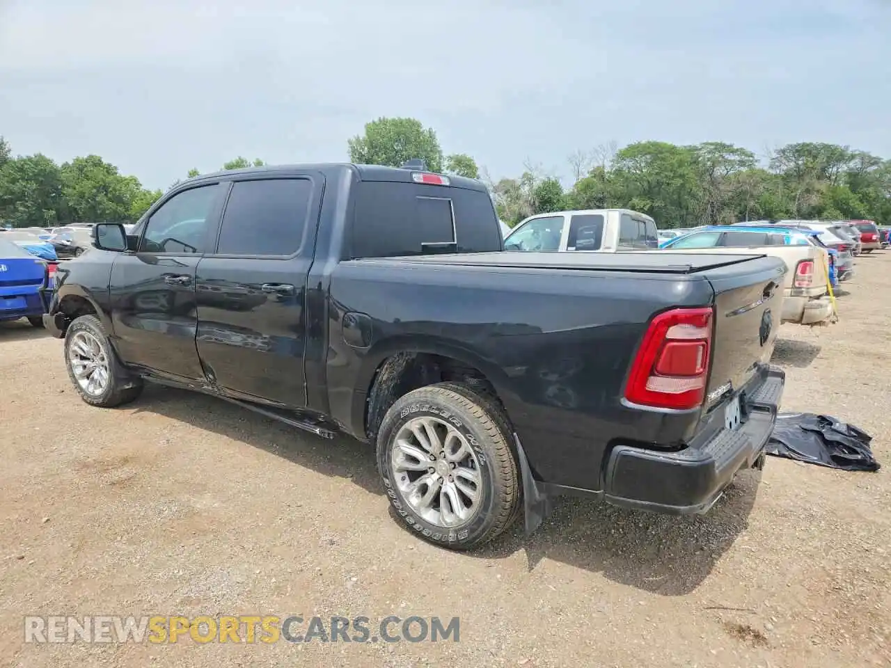 2 fotografías del automóvil dañado 1C6SRFJTXPN525176 RAM 1500 2023