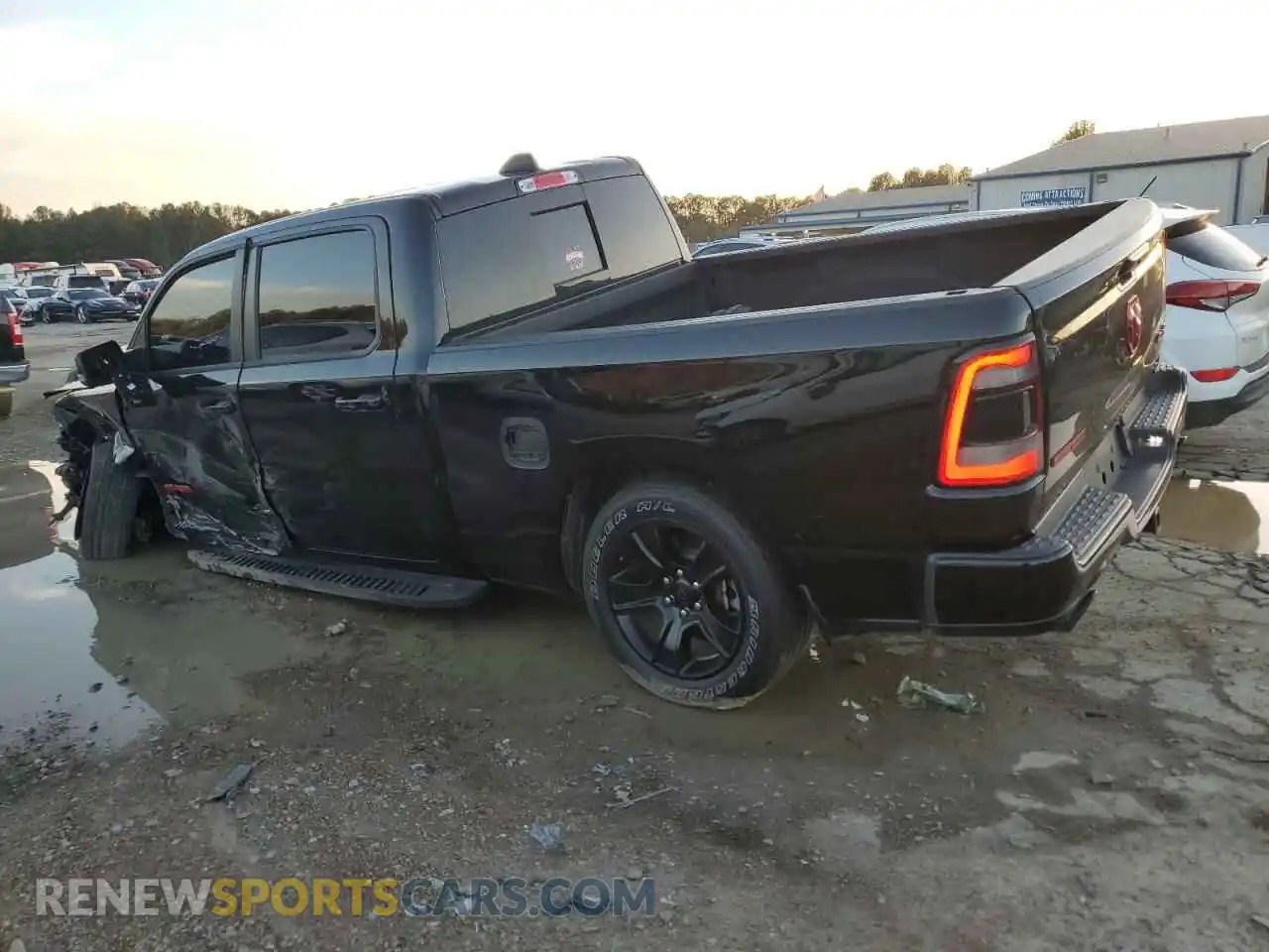 2 fotografías del automóvil dañado 1C6SRFMT2PN542811 RAM 1500 2023