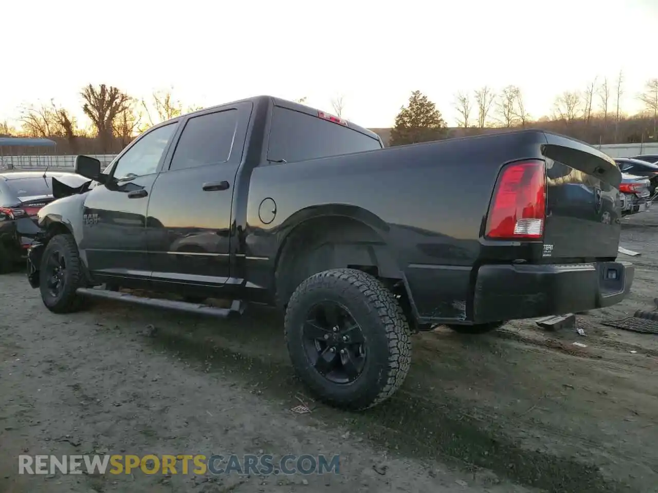 2 fotografías del automóvil dañado 3C6RR7KGXPG647843 RAM 1500 2023