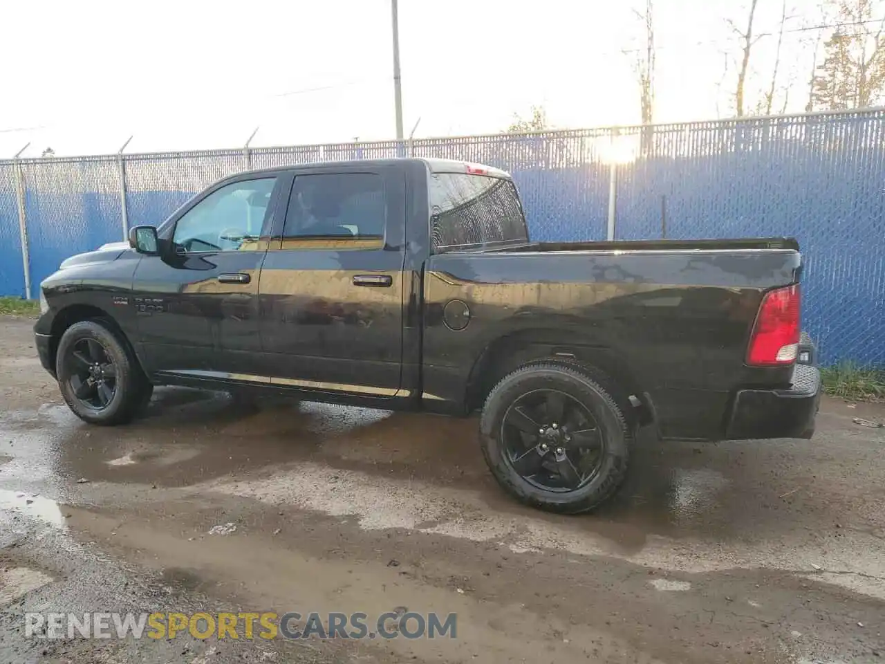 2 fotografías del automóvil dañado 3C6RR7LT5PG595324 RAM 1500 2023