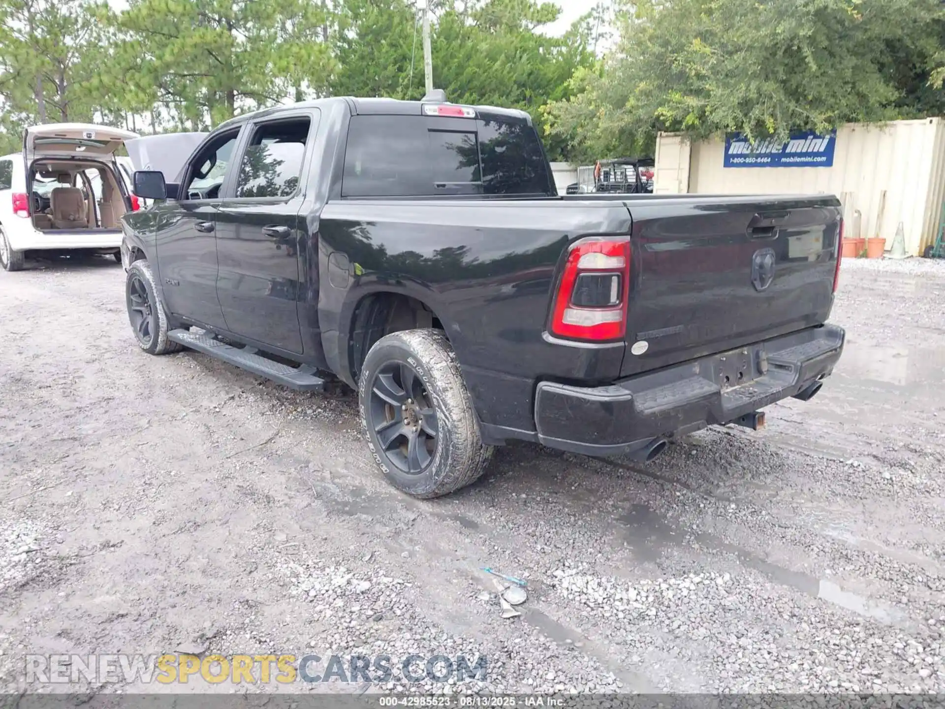 3 Photograph of a damaged car 1C6RREFT4RN140300 RAM 1500 2024