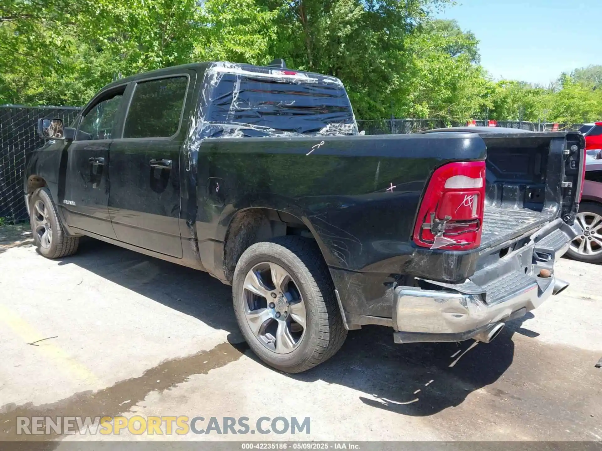 3 Photograph of a damaged car 1C6RREJT0RN218708 RAM 1500 2024