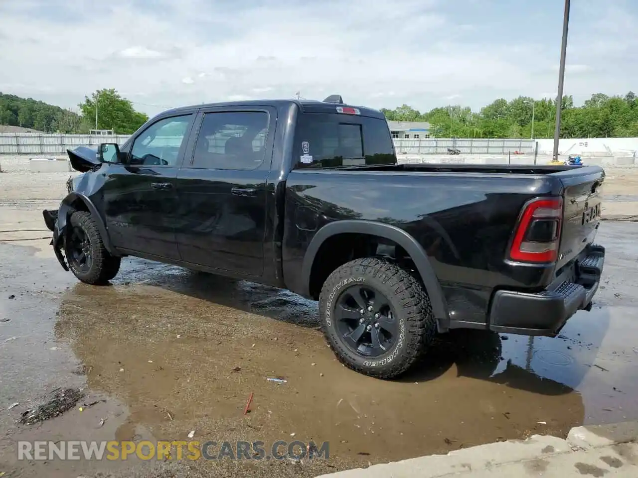 2 fotografías del automóvil dañado 1C6SRFLT8RN131904 RAM 1500 2024