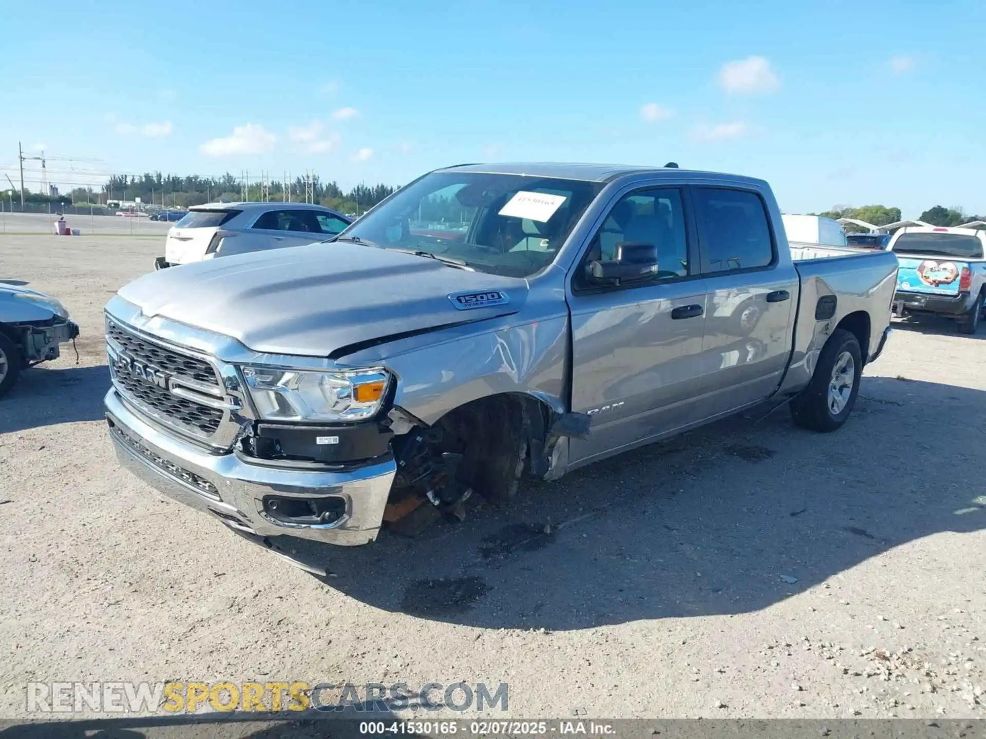2 fotografías del automóvil dañado 1C6SRFMT5RN160517 RAM 1500 2024