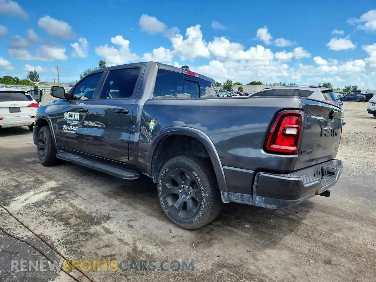 2 fotografías del automóvil dañado 1C6RREFGXSN189767 RAM 1500 2025