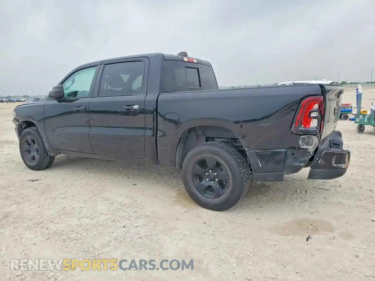 2 fotografías del automóvil dañado 1C6RREGGXSN552485 RAM 1500 2025