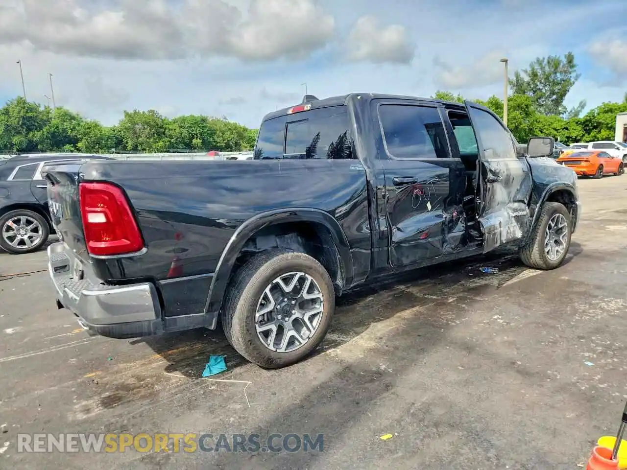 3 Фотография поврежденного автомобиля 1C6RREJP9SN721422 RAM 1500 2025