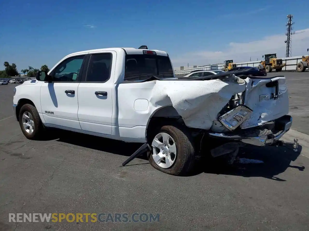 2 fotografías del automóvil dañado 1C6SRECG7SN193460 RAM 1500 2025