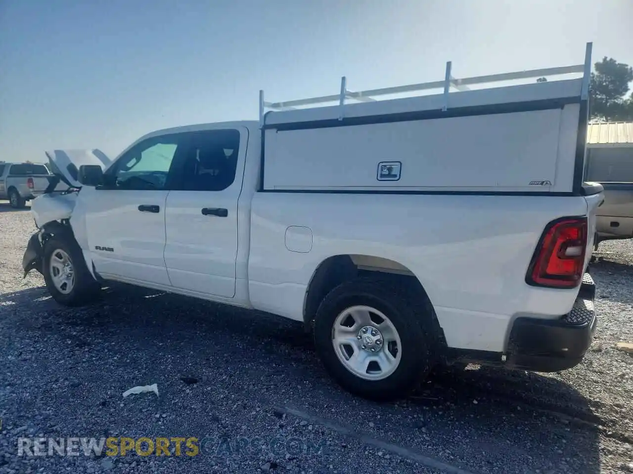 2 fotografías del automóvil dañado 1C6SRECG9SN642038 RAM 1500 2025