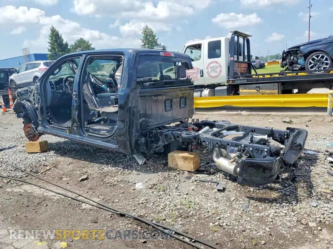 2 fotografías del automóvil dañado 1C6SRFFP0SN529077 RAM 1500 2025