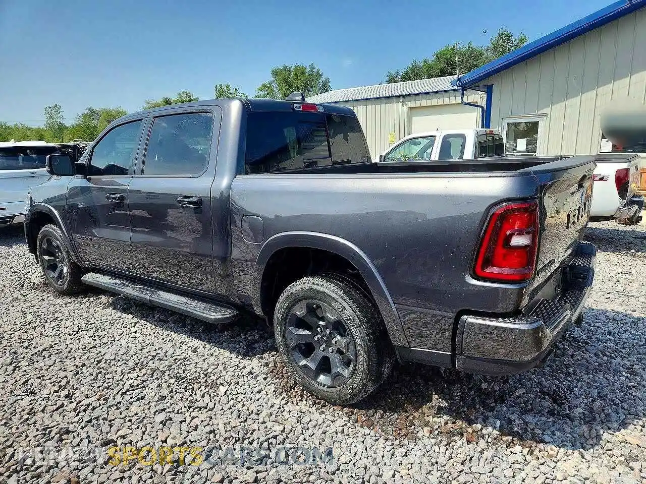 2 fotografías del automóvil dañado 1C6SRFFP8SN638466 RAM 1500 2025