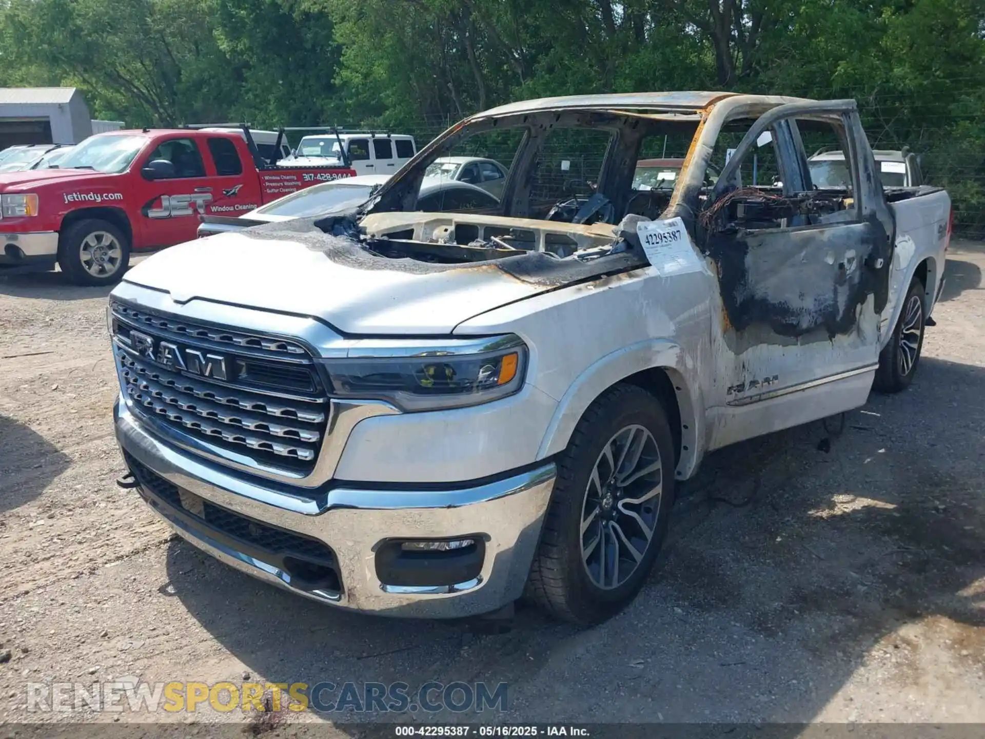 2 Photograph of a damaged car 1C6SRFHP5SN556000 RAM 1500 2025