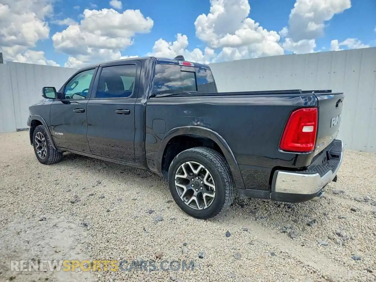 2 Фотография поврежденного автомобиля 1C6SRFJP5SN761889 RAM 1500 2025