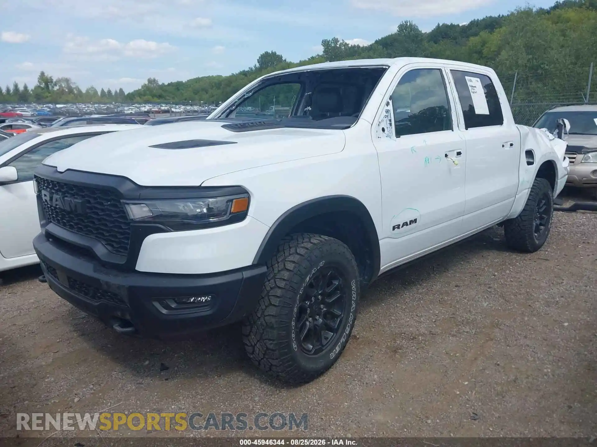 2 fotografías del automóvil dañado 1C6SRFLP5SN670117 RAM 1500 2025