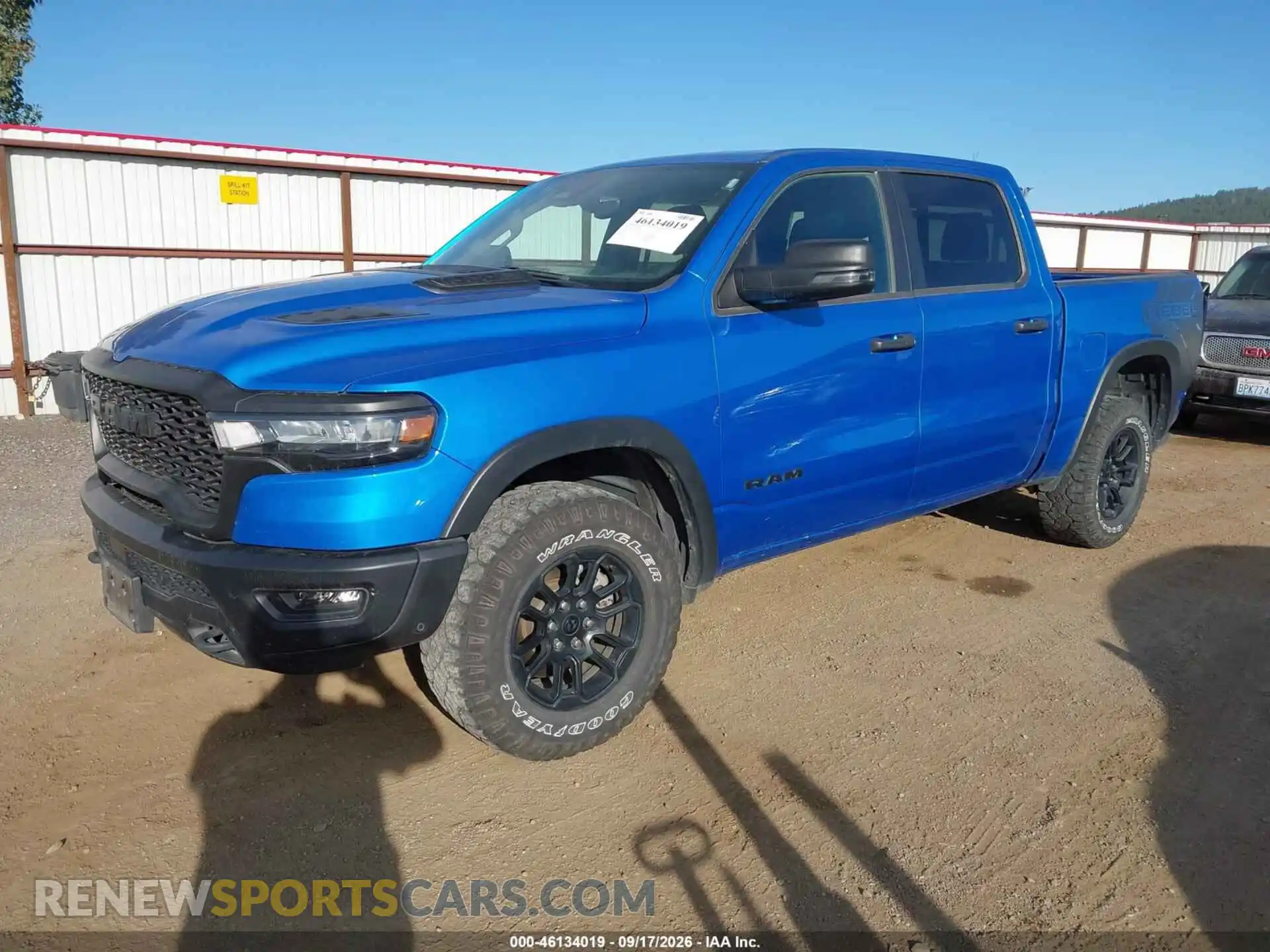 2 fotografías del automóvil dañado 1C6SRFLP8SN581092 RAM 1500 2025