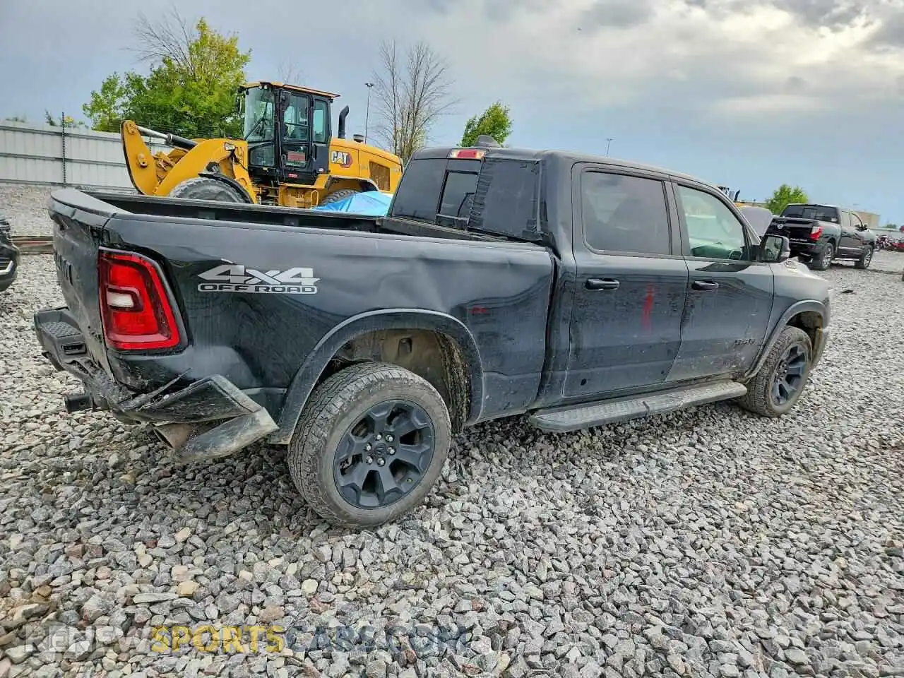 3 Фотография поврежденного автомобиля 1C6SRFMP0SN603973 RAM 1500 2025