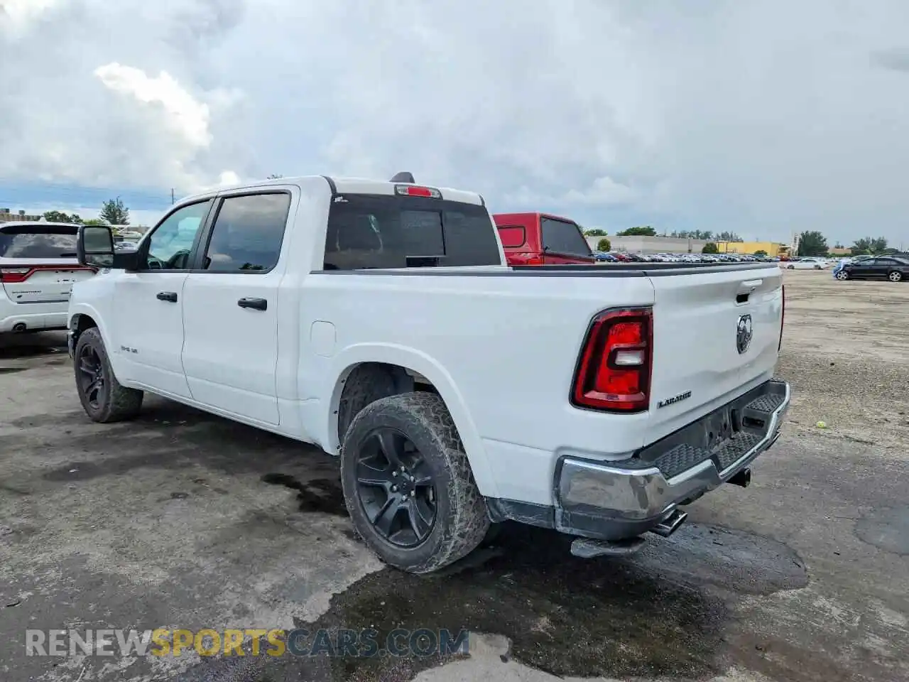 2 fotografías del automóvil dañado 1C6SRFMP7SN563262 RAM 1500 2025