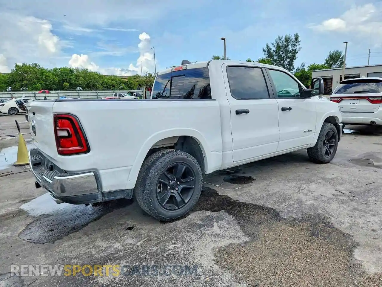3 fotografías del automóvil dañado 1C6SRFMP7SN563262 RAM 1500 2025