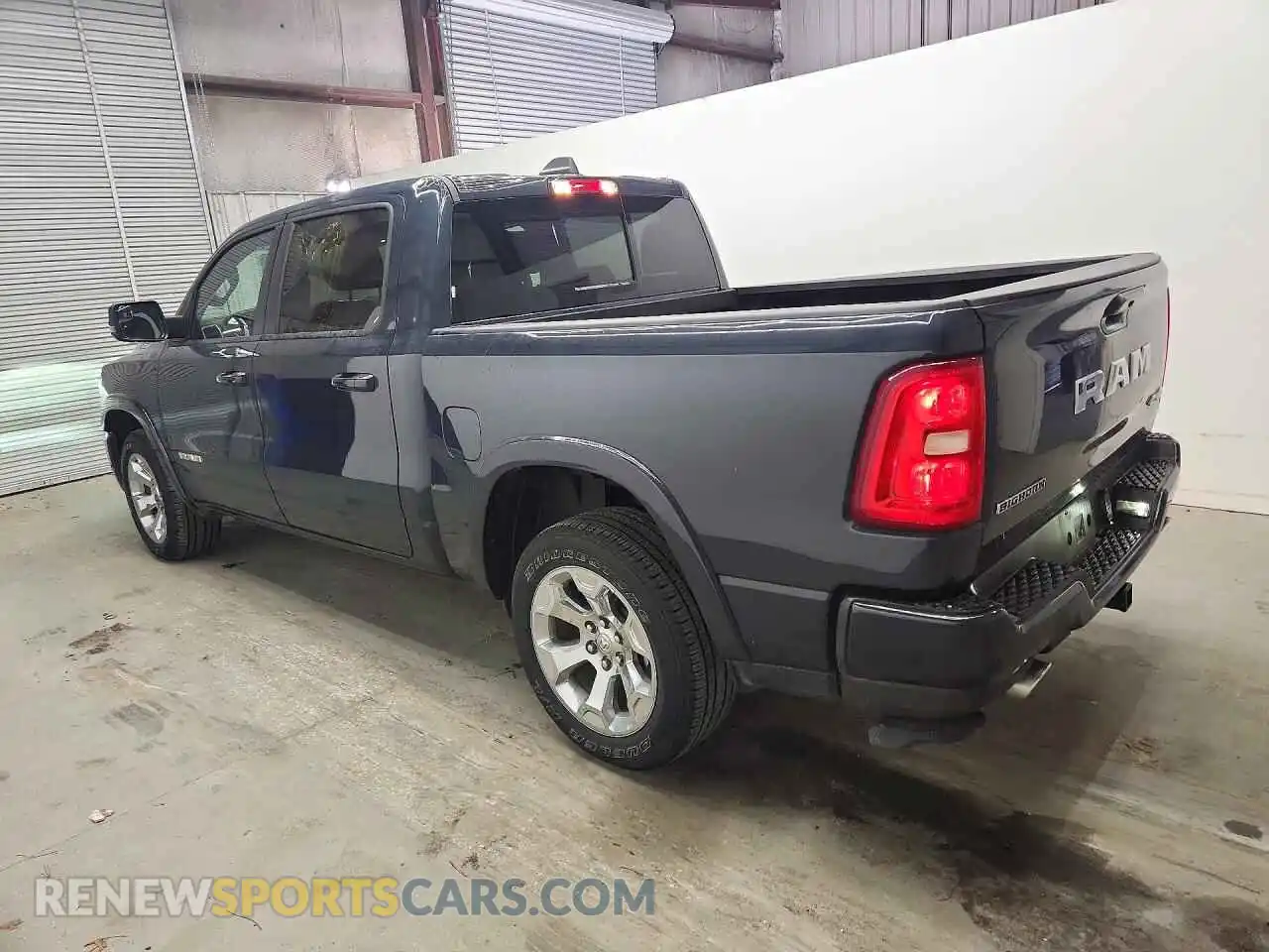 2 fotografías del automóvil dañado 1C6SRFFP0TN318270 RAM 1500 2026