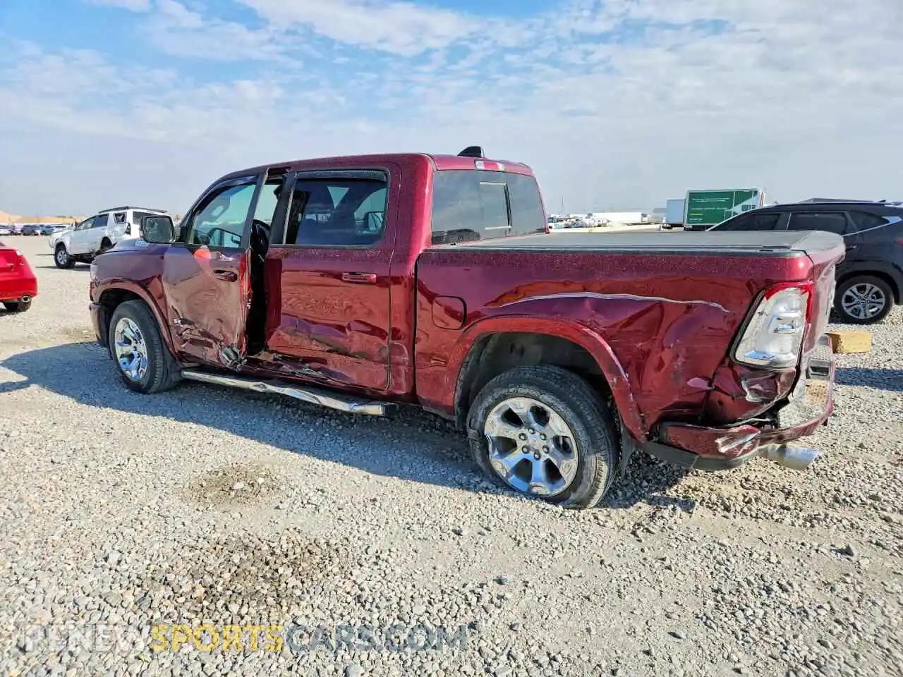 2 fotografías del automóvil dañado 1C6SRFFP9TN173536 RAM 1500 2026