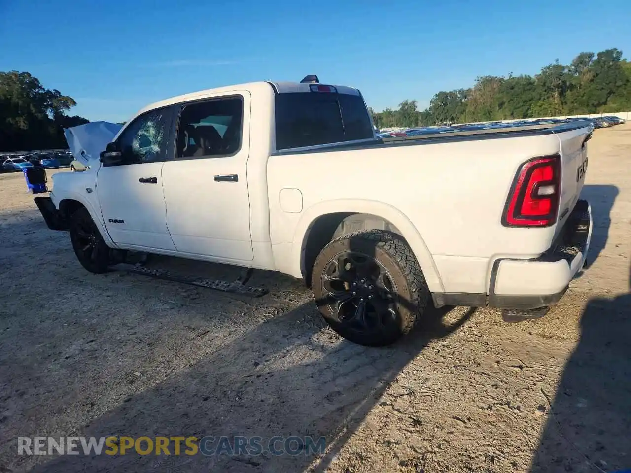 2 fotografías del automóvil dañado 1C6SRFFT5TN261416 RAM 1500 2026