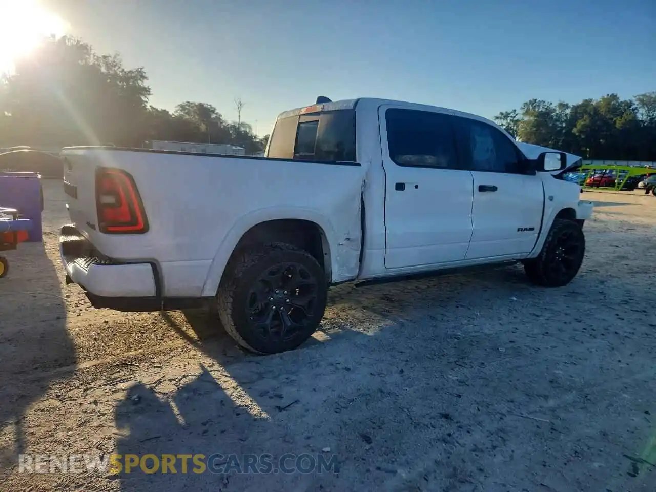 3 fotografías del automóvil dañado 1C6SRFFT5TN261416 RAM 1500 2026