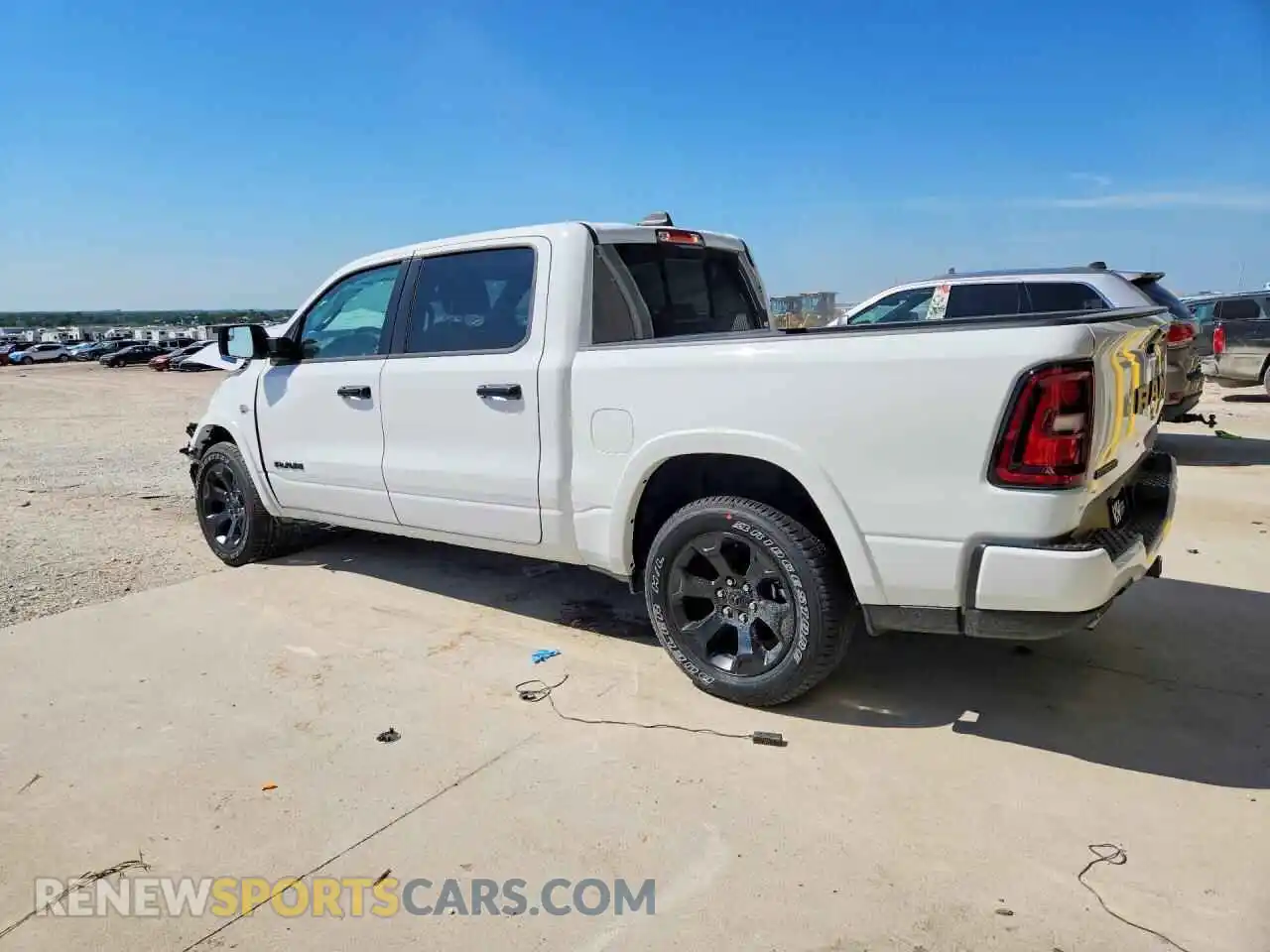 2 fotografías del automóvil dañado 1C6SRFFT7TN344054 RAM 1500 2026