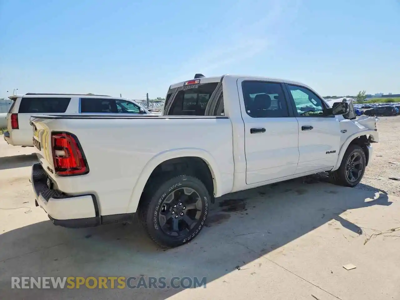 3 fotografías del automóvil dañado 1C6SRFFT7TN344054 RAM 1500 2026