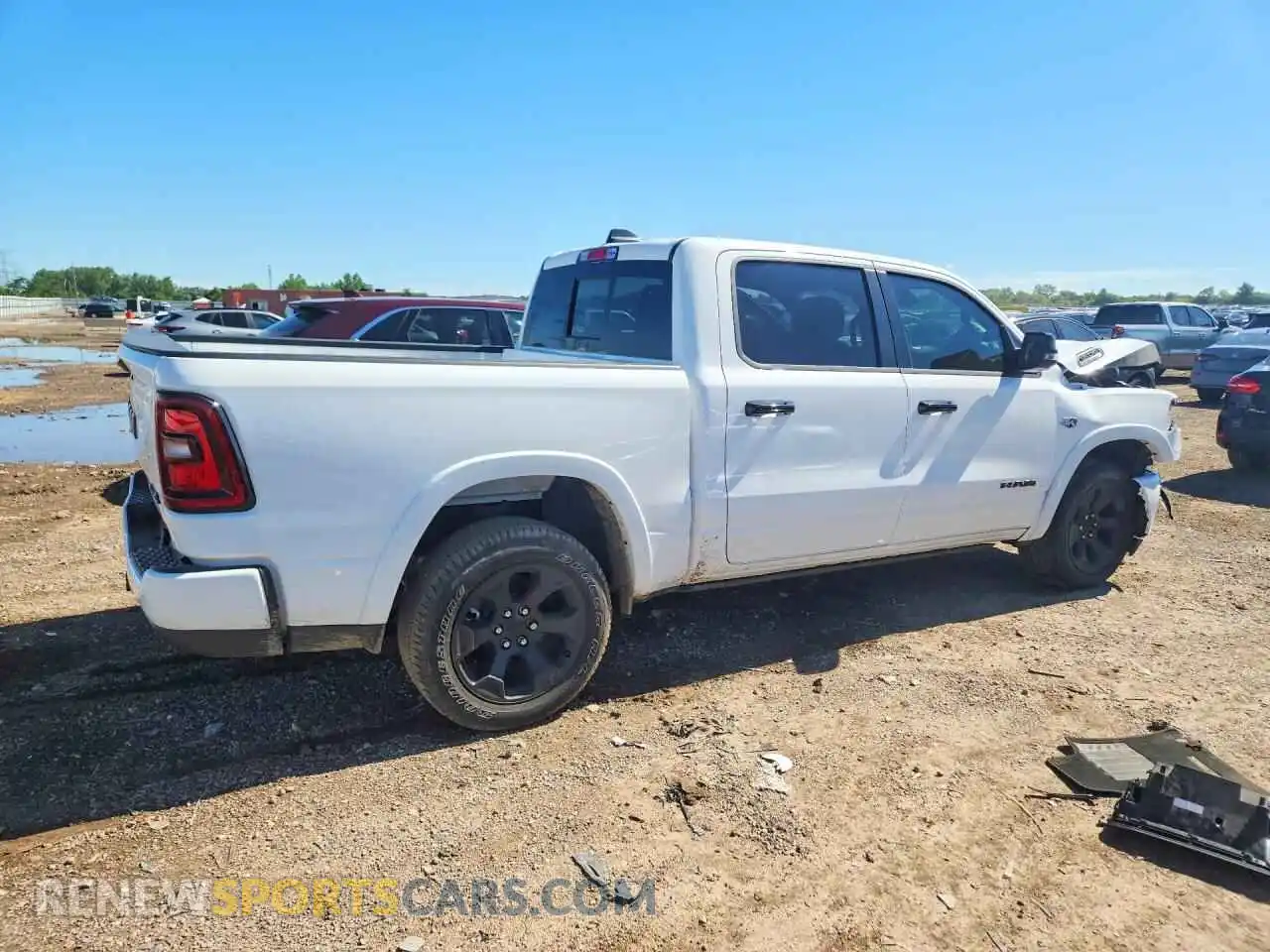 3 fotografías del automóvil dañado 1C6SRFFT8TN266335 RAM 1500 2026