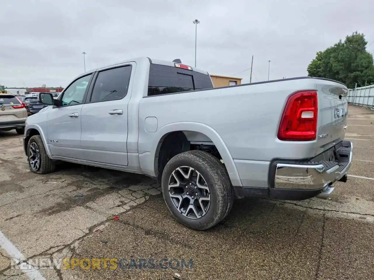 2 fotografías del automóvil dañado 1C6SRFJP1TN362382 RAM 1500 2026