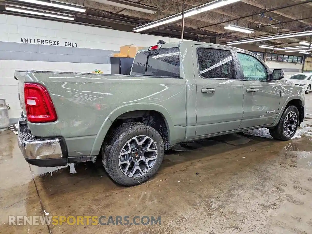 3 Photograph of a damaged car 1C6SRFJP7TN289468 RAM 1500 2026