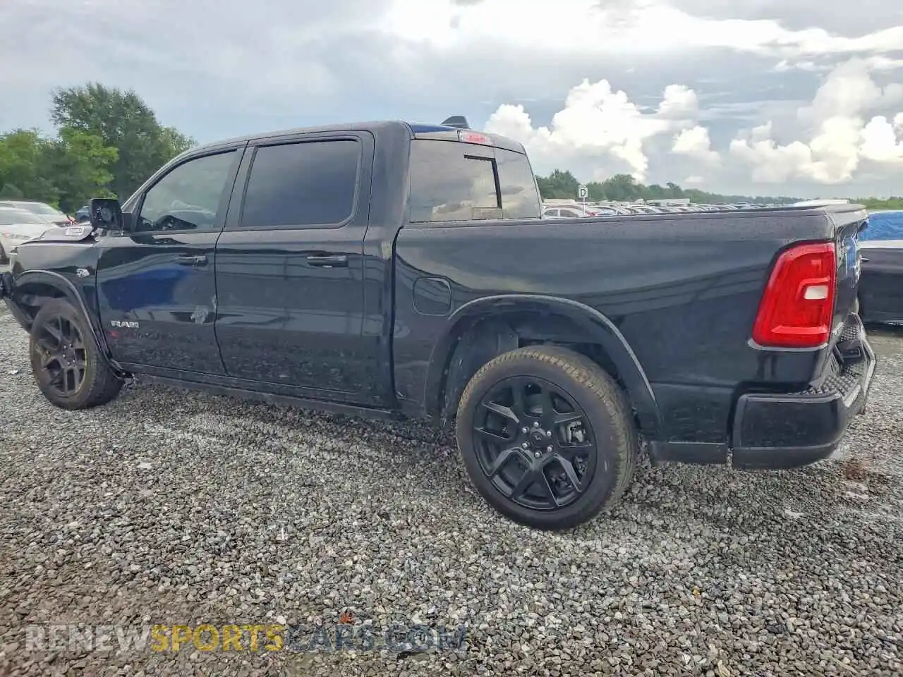 2 fotografías del automóvil dañado 1C6SRFJTXTN302839 RAM 1500 2026